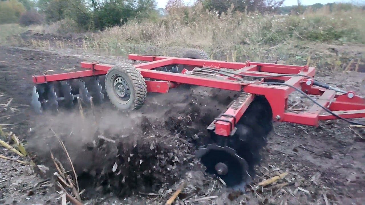 MTZ 820.2 +3,2 V tárcsa . 🌻 tarló elmunkálása kalászos alá.