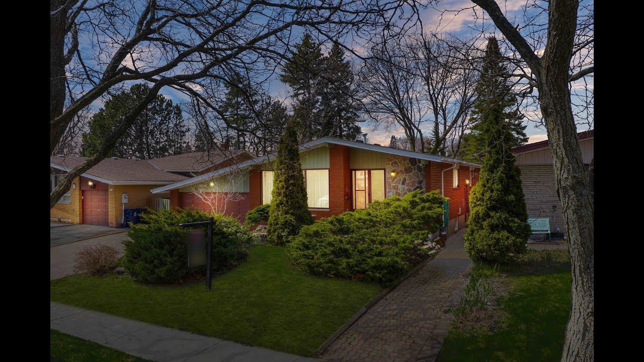 Stunning Bungalow in Scarborough Ontario For Sale 70 Pegasus Trail