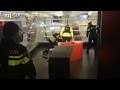 VIDEO: Politie overmeestert gewapende man NOS-stud - RTL NIEUWS