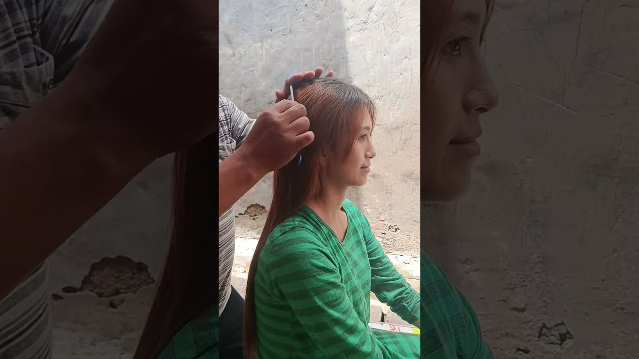 Rambut panjang warna merah sepinggang sebelum di potong bob Pixie 