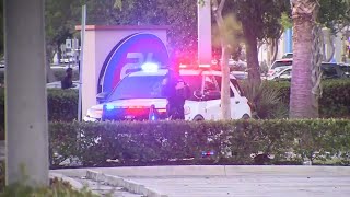 Man in critical condition after stabbing in Miami Gardens gym; subject on the loose by WSVN-TV 4,413 views 4 days ago 3 minutes, 8 seconds