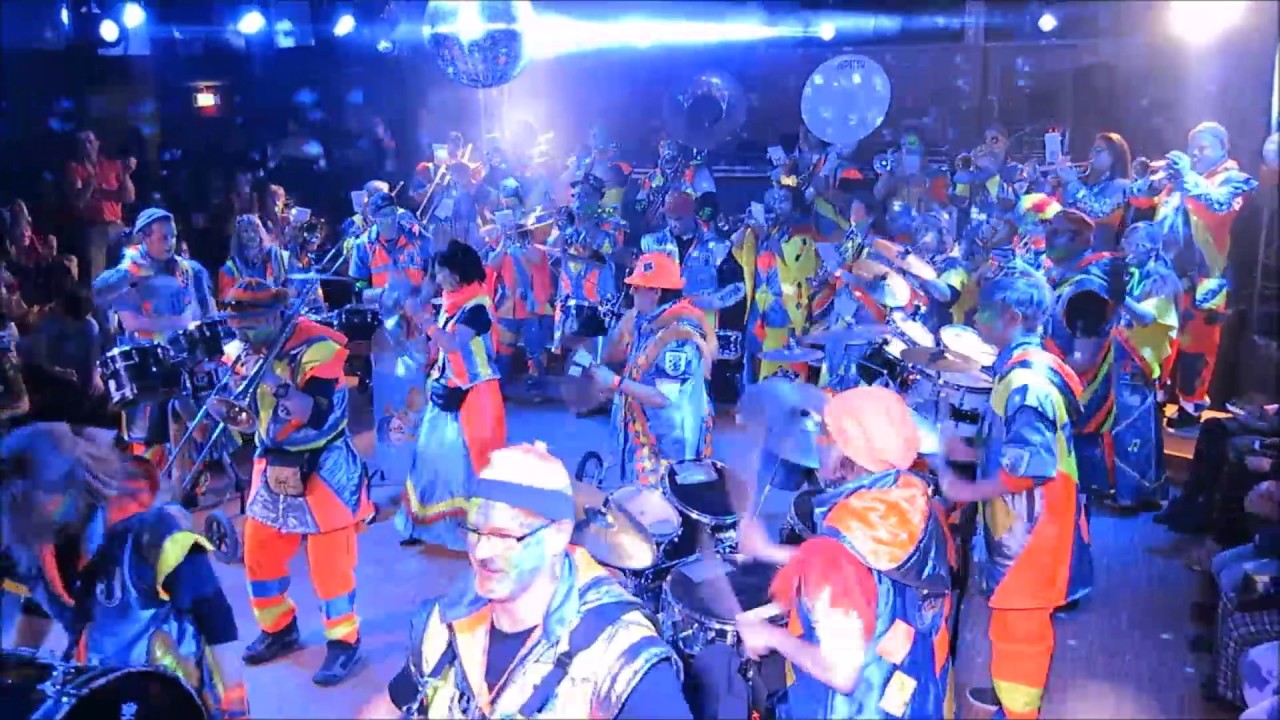 Guggenmusik Scilla Musik - Hollywood Hills