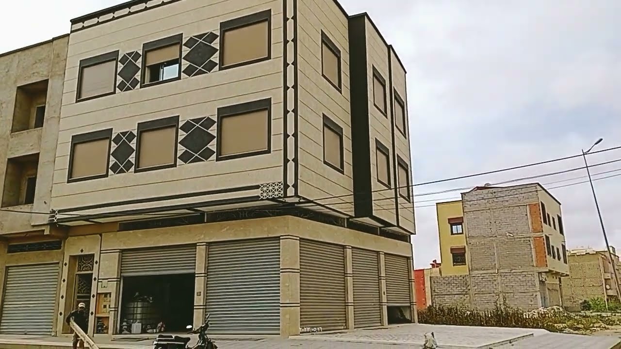 منزل مستقل تجاري R2 شوكة بلکاڤ مشمش 💯 المساحة 110 متر موقع ممتاز قرب جميع المرافق مزيد☎️ 0664918361