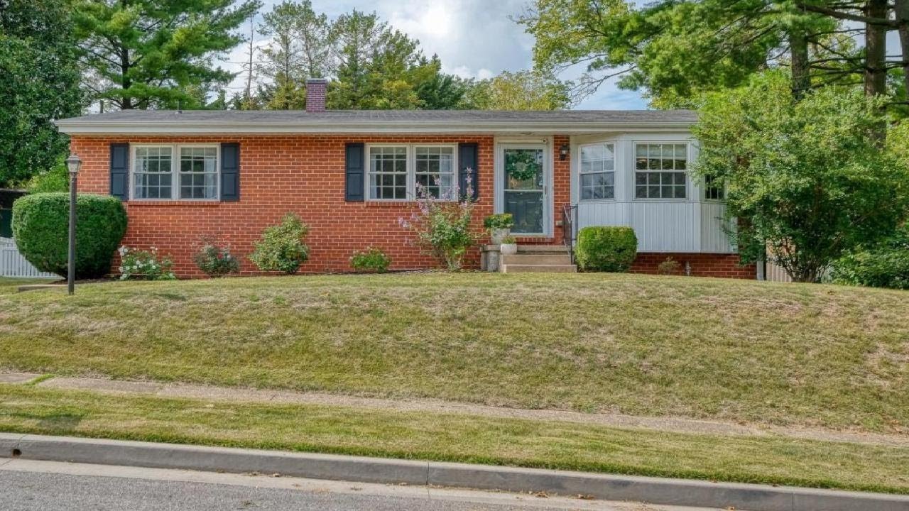 10202 DAVENTRY DRIVE, COCKEYSVILLE, MD Presented by Beth MacMillan.