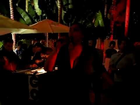 Ralf GUM feat. Monique Bingham - Kissing Strangers -  live at the GOGO Music WMC event 2008