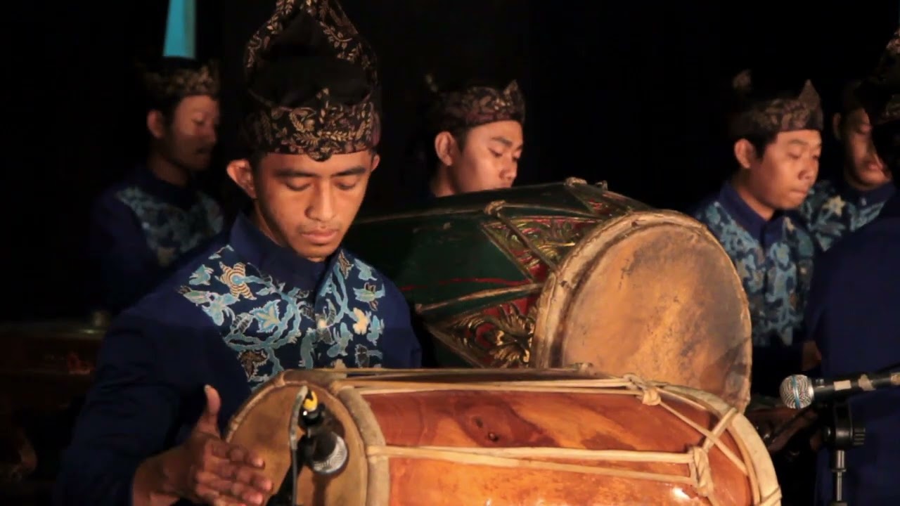 REKONSTRUKSI GENDING JULA-JULI LARAS SLENDRO PATHET WOLU DALAM TARI BAPANG JATIDUWUR