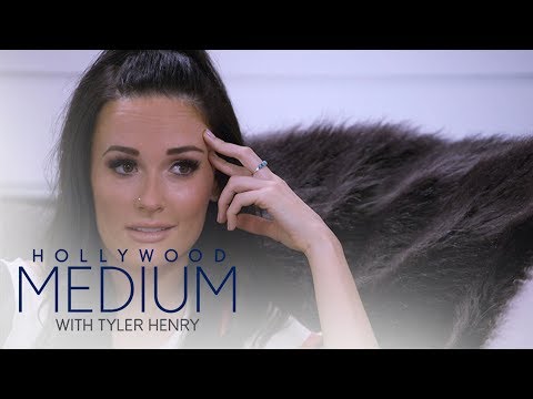 Kacey Musgraves Connects With Deceased Grandmother | Hollywood Medium with Tyler Henry | E!