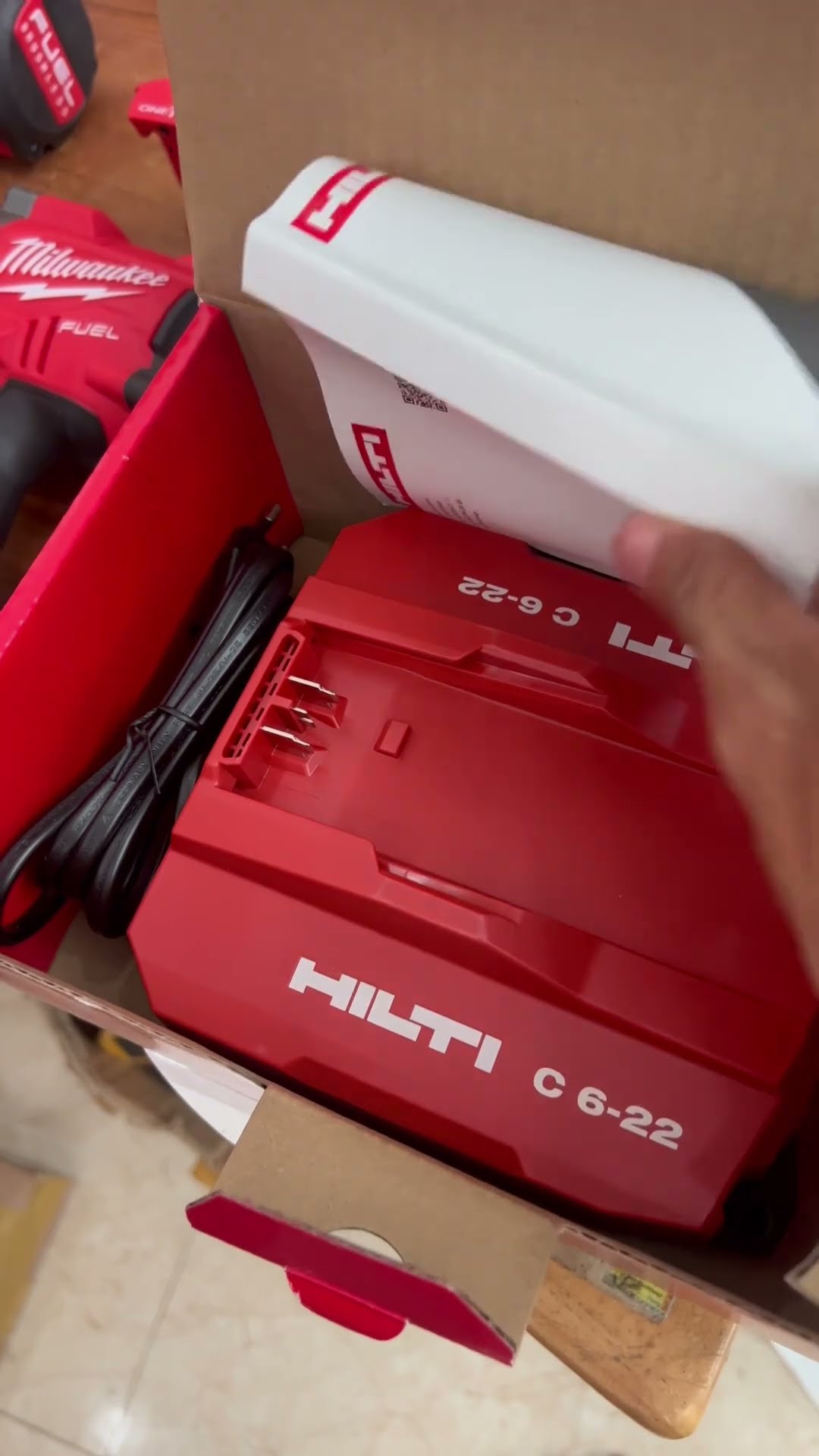 CHARGEUR EFFICACE DE 10 ampères pour voitures camions et plus