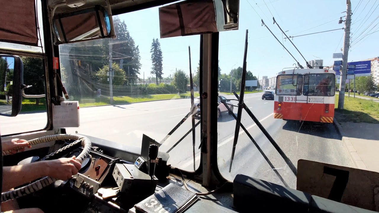 Утренняя поездка в августе на троллейбусе № 1. Ижевск.