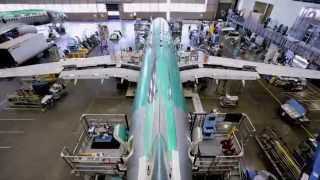 Building A Boeing 737-800 Aircraft