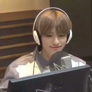 190626 hyunjin whistling to grow up at mbc radio
