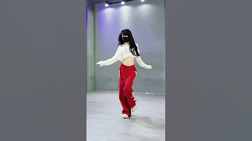 Everyday Ariana Grande Dance Trend Mirrored 