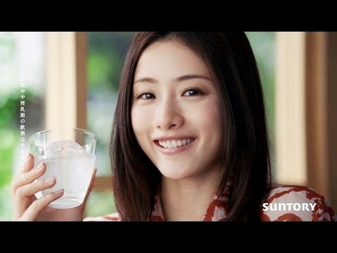 石原さとみ、キュートな“妄想姿”披露　サントリー『ふんわり鏡月』ᴡᴇʙ限定スペシャルムービー「すっごい」篇