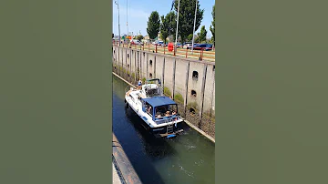??? Vlissingen Netherlands ???? Sluicebox @TravelwithHugoF  #boatlock #sluicebox #sluice #sluis