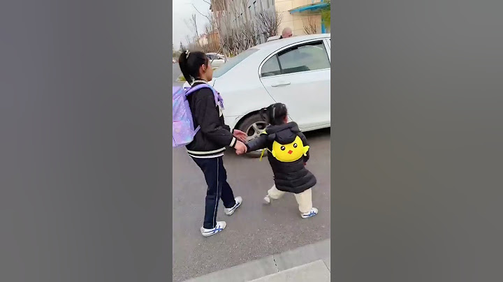 爸爸太不靠譜了！送嘟嘟上學，咋孩子都沒上車自己就走了呢！ #嘟嘟小可耐#萌娃日常#二胎生活#嘟嘟的卑微生活#萌娃搞笑視頻#二胎#爸爸帶 娃娃#shorts