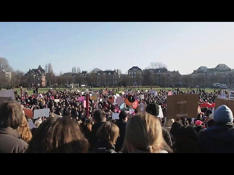Video: Vrouwelijke Clans Lanceren Protest