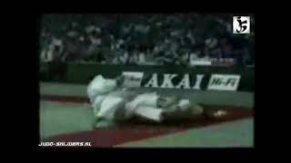 Judo 1981 Yasuhiro Yamashita - Robert van de Walle.Ясухиро Ямасита выйграл у Роберта Ван де Валле