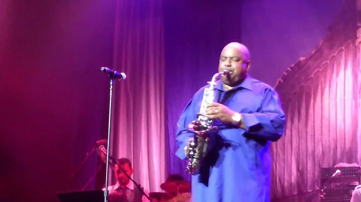 Gerald Albright performs Champagne Life live on th...