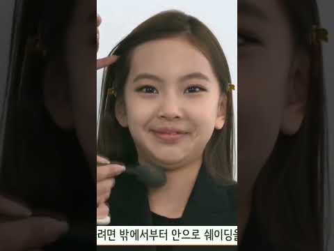 Hyein in Blackpink Jennie makeup