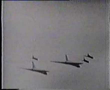 air show vulcan rolls at farnborough