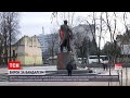Новинии України: студент, який у лютому облив фарбою пам'ятник Бандері у Львові, отримав вирок