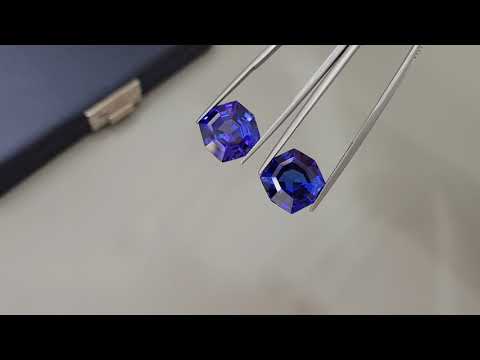 Pair of Royal Blue color tanzanites 29.70 ct in fancy cut, Tanzania Video  № 3