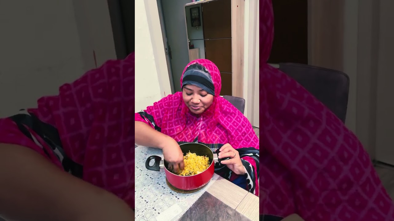 আমার ছোট পাতিলে ভাত খাবার মজা আলাদা