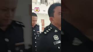 Suspek Pemandu Mabuk Tiba Di Mahkamah Dengan Kawalan Ketat