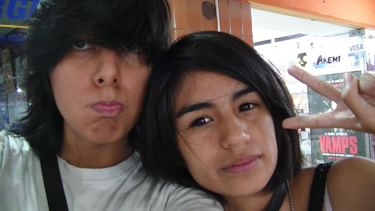 Paula, la reportera, con una OTAKU!! (investigación) :O ''Tomoko''