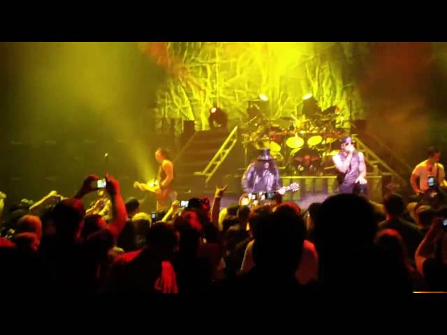 Avenged sevenfold - Its So Easy (GnR Cover) with Slash (live) nokia la live, downtown LA, 4/16/09 class=