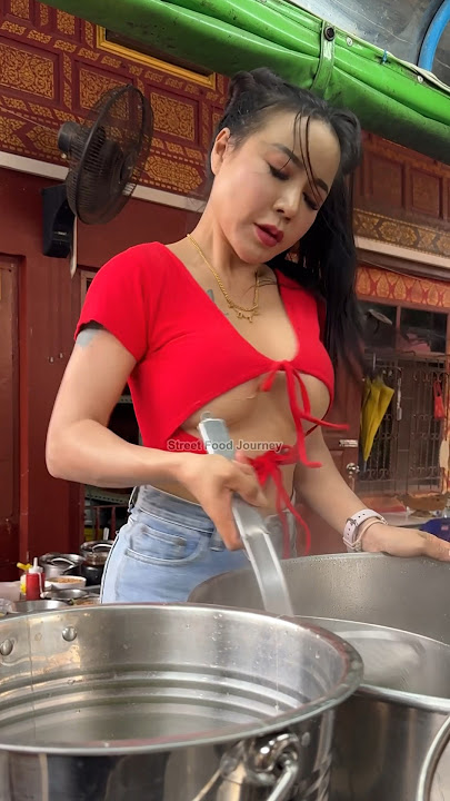 Funny Chef Serves Delicious Pork Noodle Soup - Thai Street Food