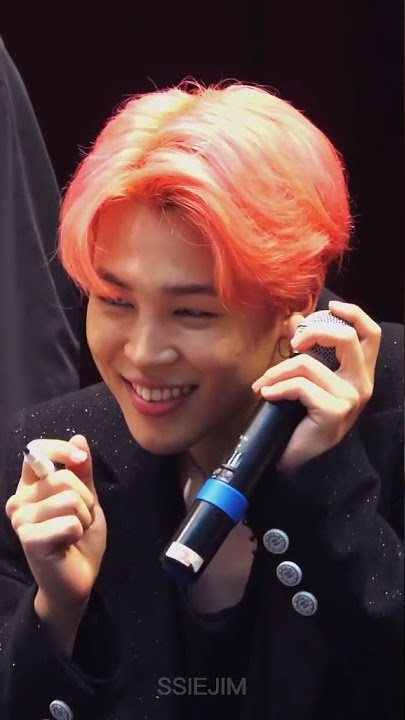 Jimin sings promise in fansign