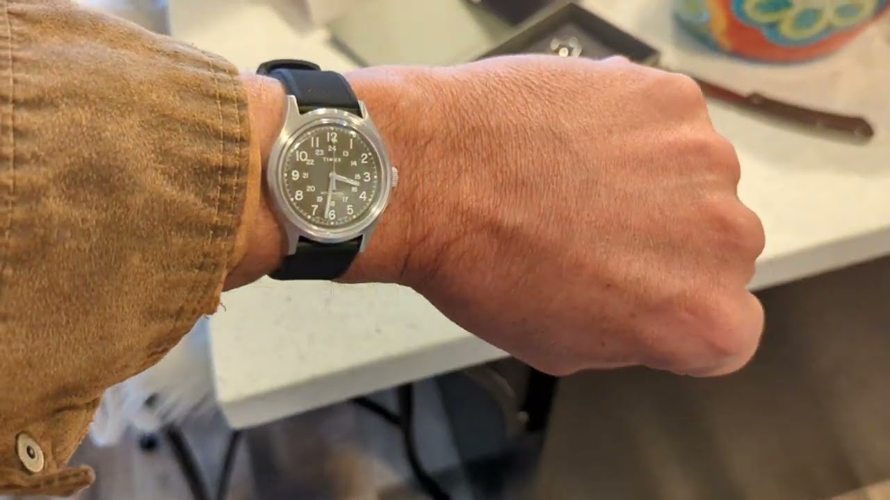 a nice look at the 36mm Timex MK1 Mechanical - YouTube
