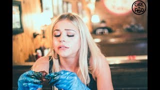 THE 'NAGA VIPER CHILLI CHALLENGE' || GIRL VS FOOD || ALEX GRAY || RED DOG SALOON, EPISODE