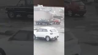 Wind gusts tear roof off Longview business