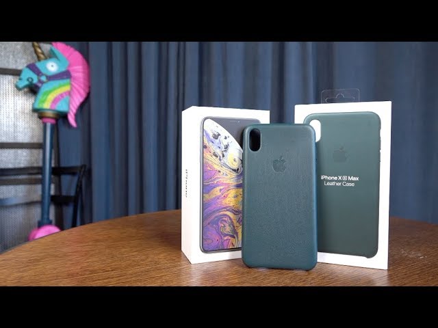 Official iPhone Xs Max Leather Case in Forest Green