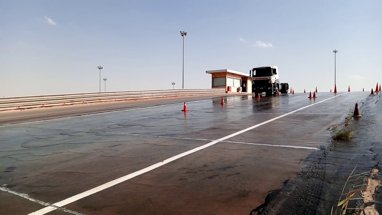 تدريب القيادة الآمنة للباصات والنقل الثقيل