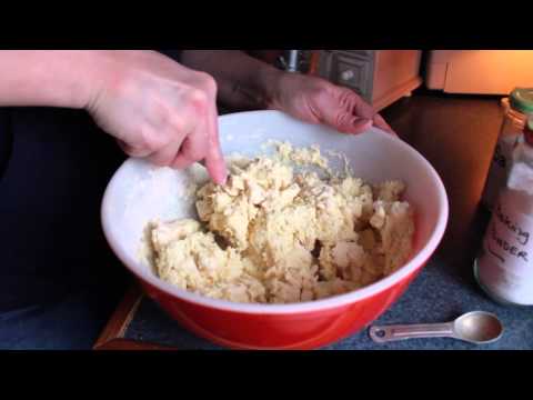 Mara's Kitchen: Episode 9: Sour Cream Coffee Cake