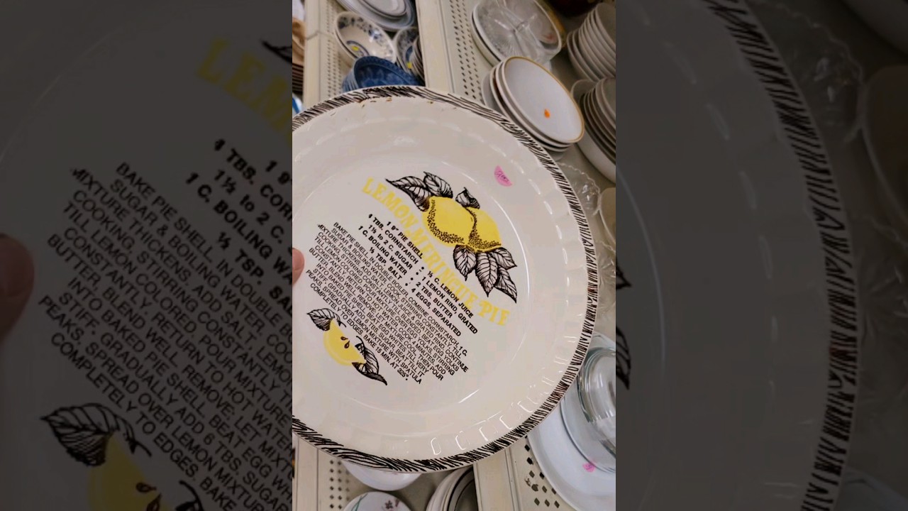 Vintage lemon meringue pie plate for $2, all mine now🥳
