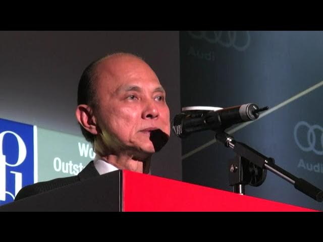 jimmy choo: chinese celebrity shoe designer wins DFA award