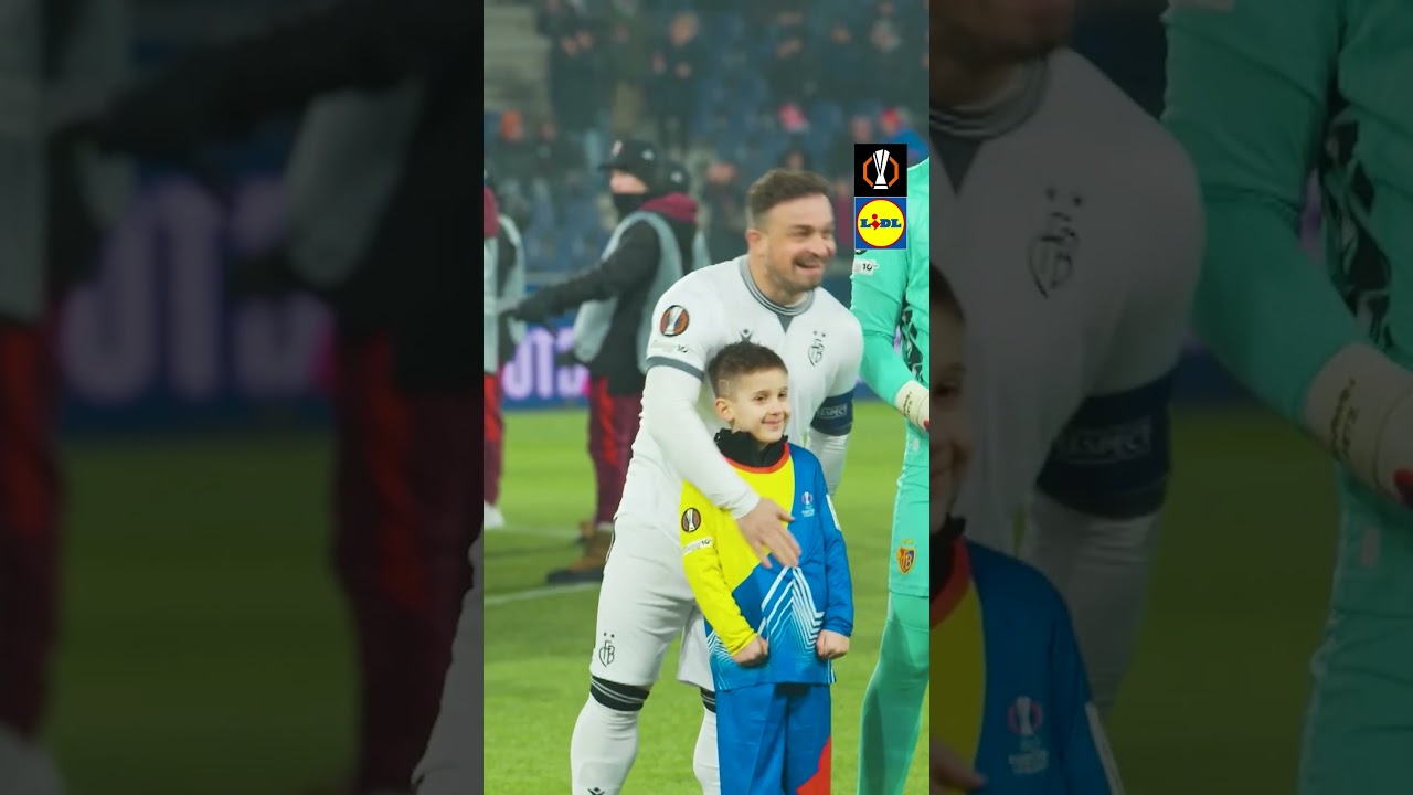 POV: being a mascot in the #UEL 🥰#UELOnYourTeam @lidlgb