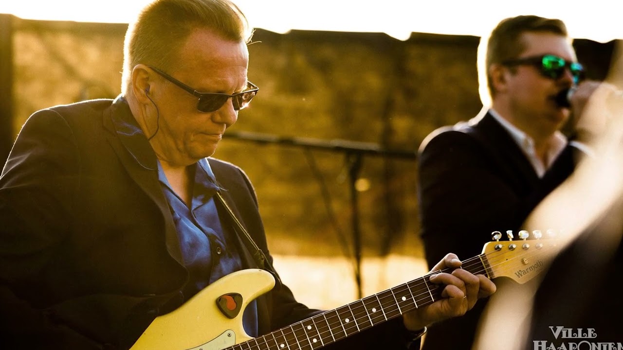 Markku J Riipi - METSÄKUKKIA