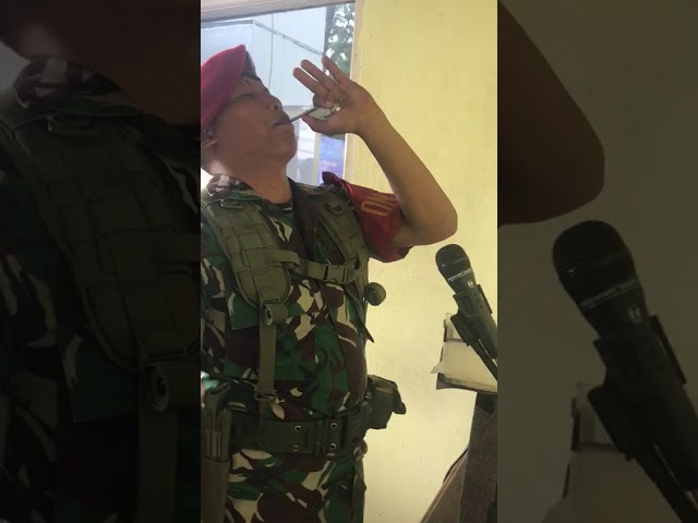 Terompet Kopaska TNI selesai istirahat siang class=