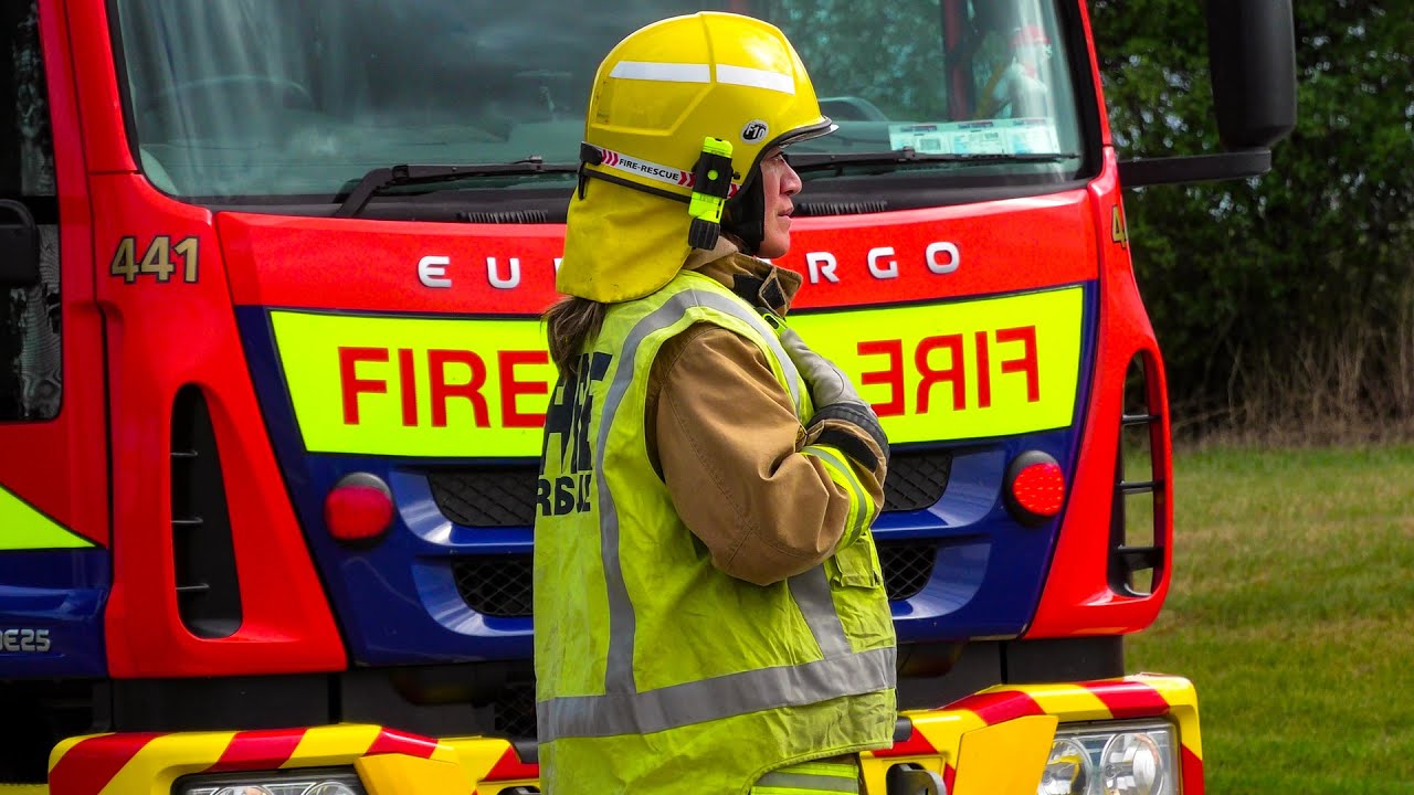 Fire, Police & Ambulance Responding (2 Car Motor Vehicle Crash)