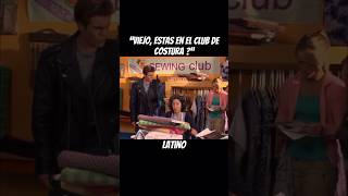 Loomer casi descubre que Crony está en el club de costura español latino