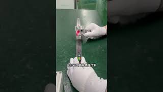 Square spot background‑suppression photoelectric sensor in action