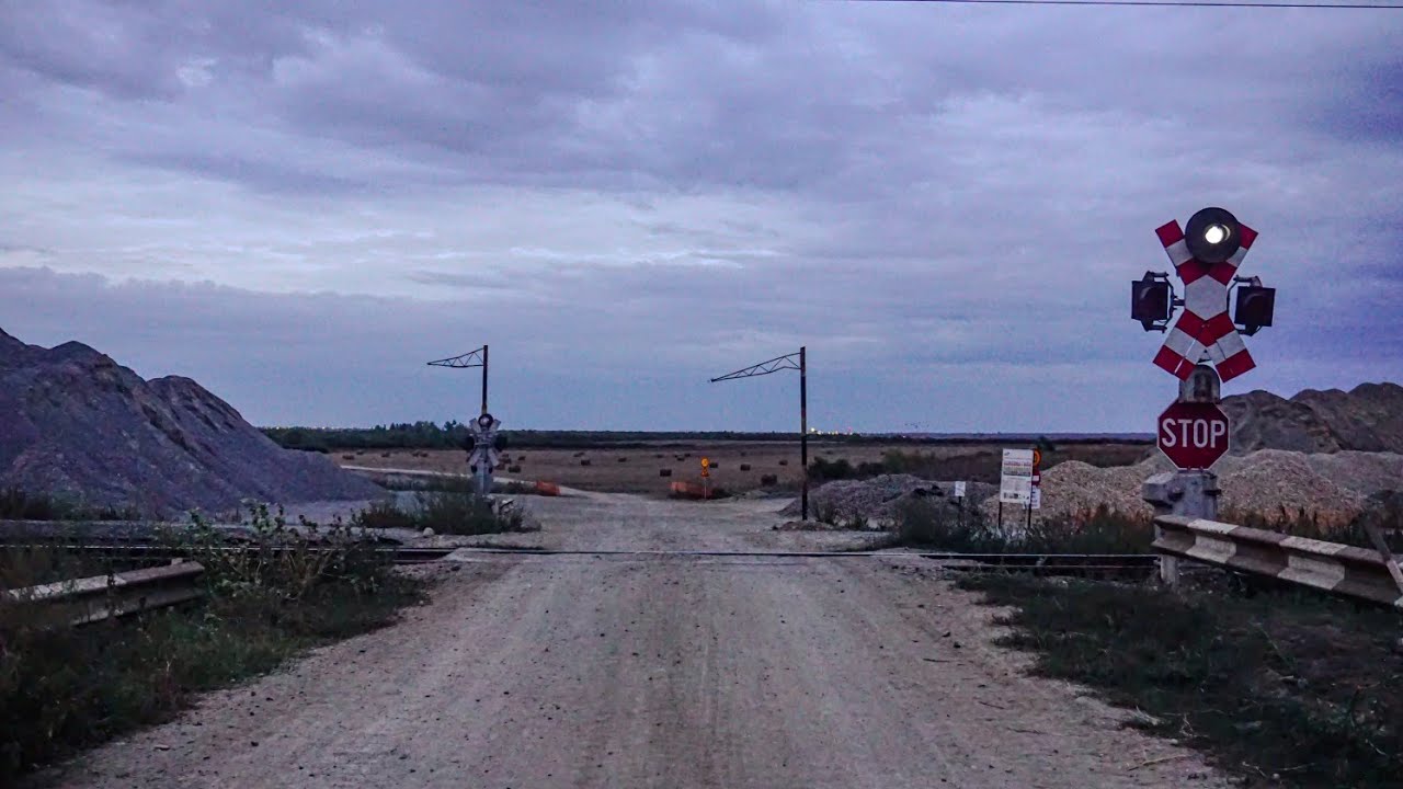 Trecere la nivel cu cale ferată / Level Railway Crossing / Bahnübergang in / în Remetea Mare România