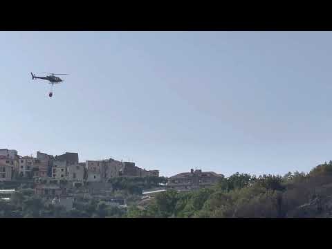 Incendio monte della Fontana le operazioni di spegnimento proseguono con gli elicotteri. 29/07/2021