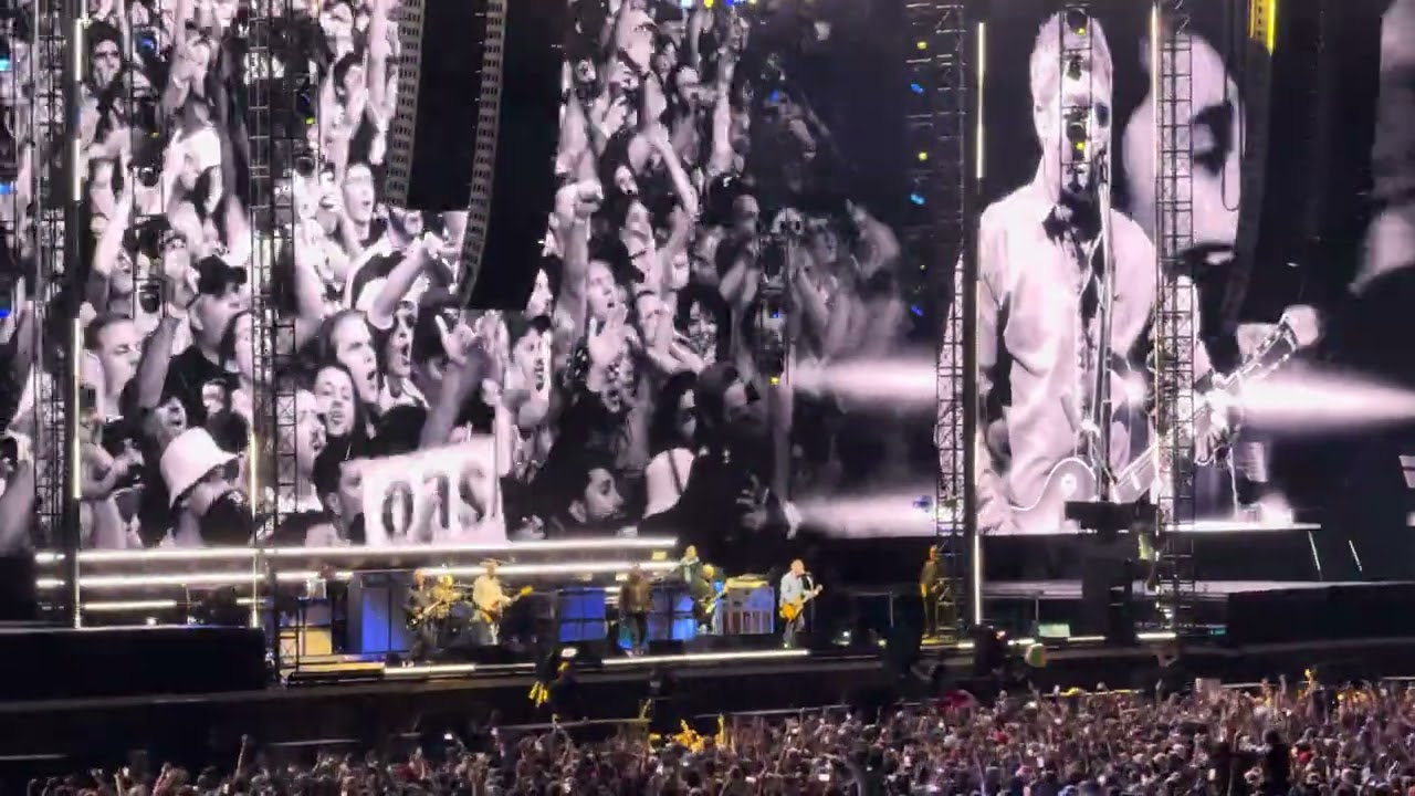 Oasis - Acquiesce (2025-08-24, Rogers Stadium, Toronto, ON) [4K HDR]
