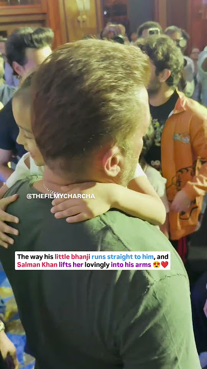 Salman Khan’s little bhanji runs straight to him as he steps down from the stage #salmankhan #bhanji